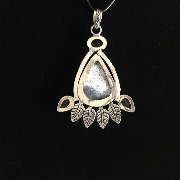 HOWLITE LARGE PEAR STONE PENDANT W/ 3 CLEAR QUARTZ SET IN DESIGN STERLING SILVER - Picture 4 of 5